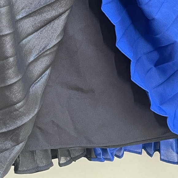 { BCBG Skirt } Pleated Blue Color block Tisa Skirt - Picture 6 of 10